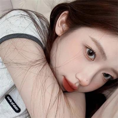 黑料吃瓜王 - 某男演员深夜出入女网红住所，被拍全程
